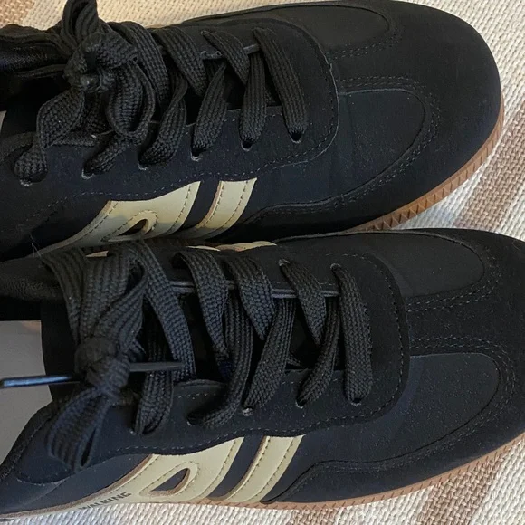 Stylish Black and Tan Women's Sneakers - Picture 5 of 12